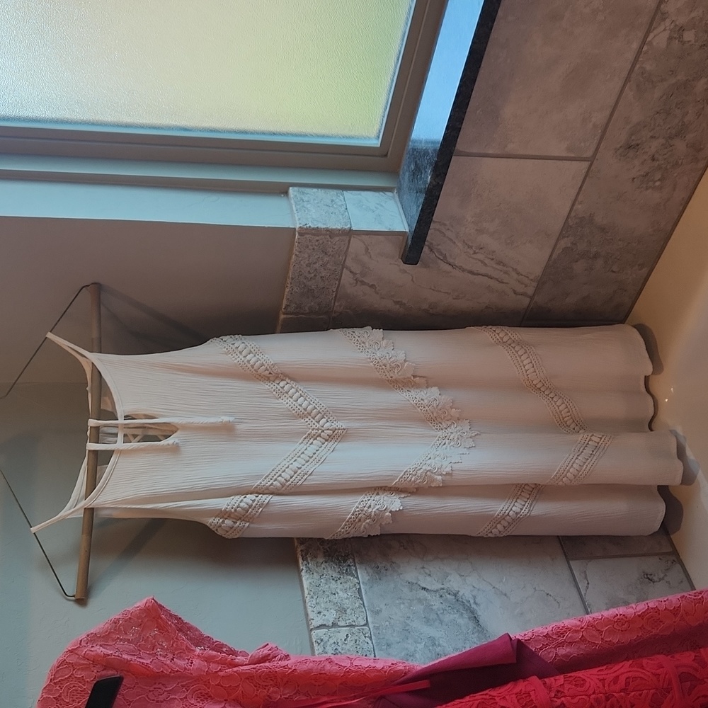 Dress - Picture 2 of 4